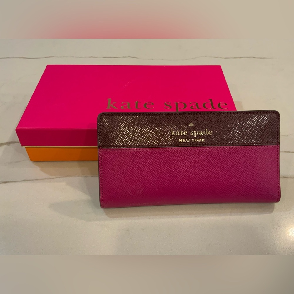 KATE SPADE Fuschia Saffiano Wallet